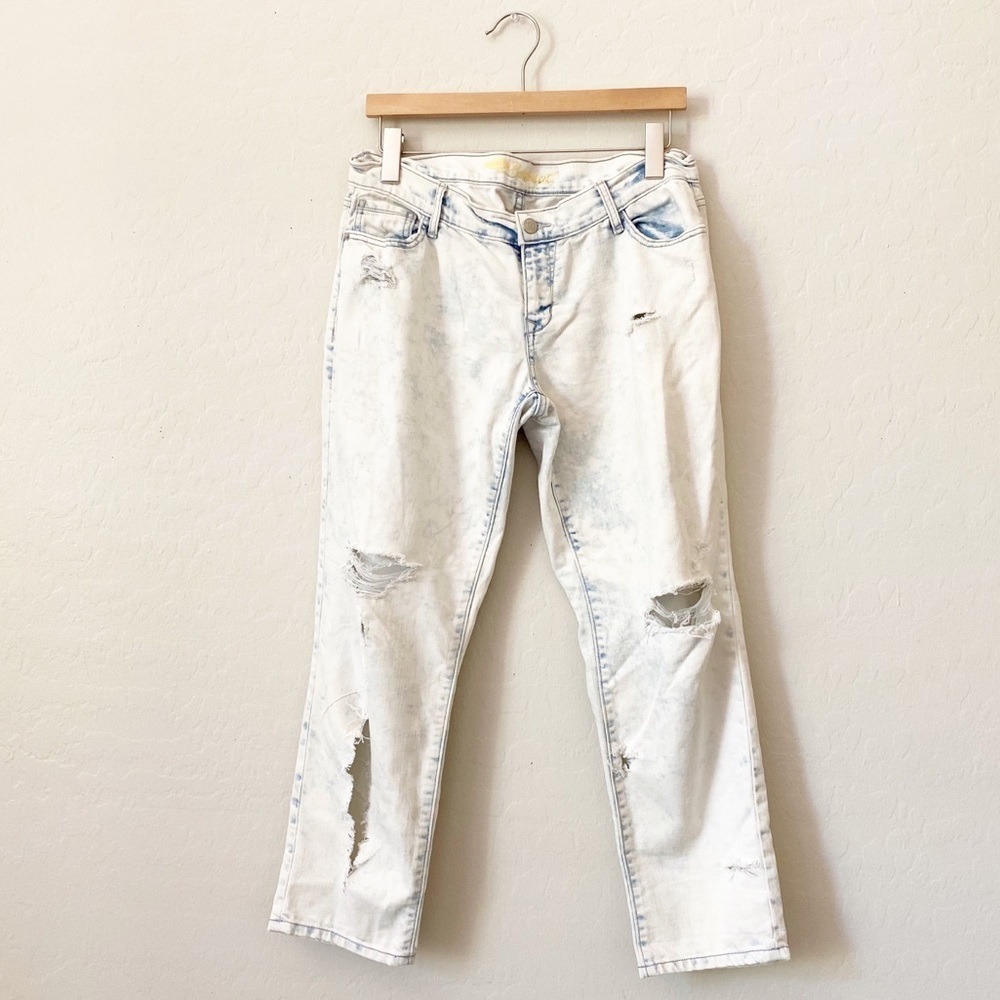 Old Navy Whitewash boyfriend distressed jeans